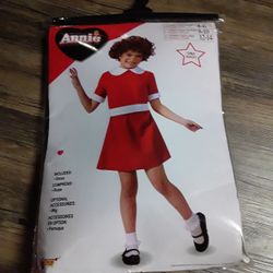 Toddler Annie Halloween costume with wig