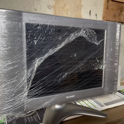 15” LCD Color Tv 