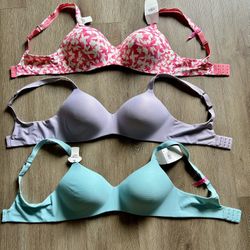A Variety Set Of 3 38D Padded Hanes Bras 2 With Tags 1 Without Tags 
