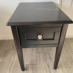 2 Side Tables