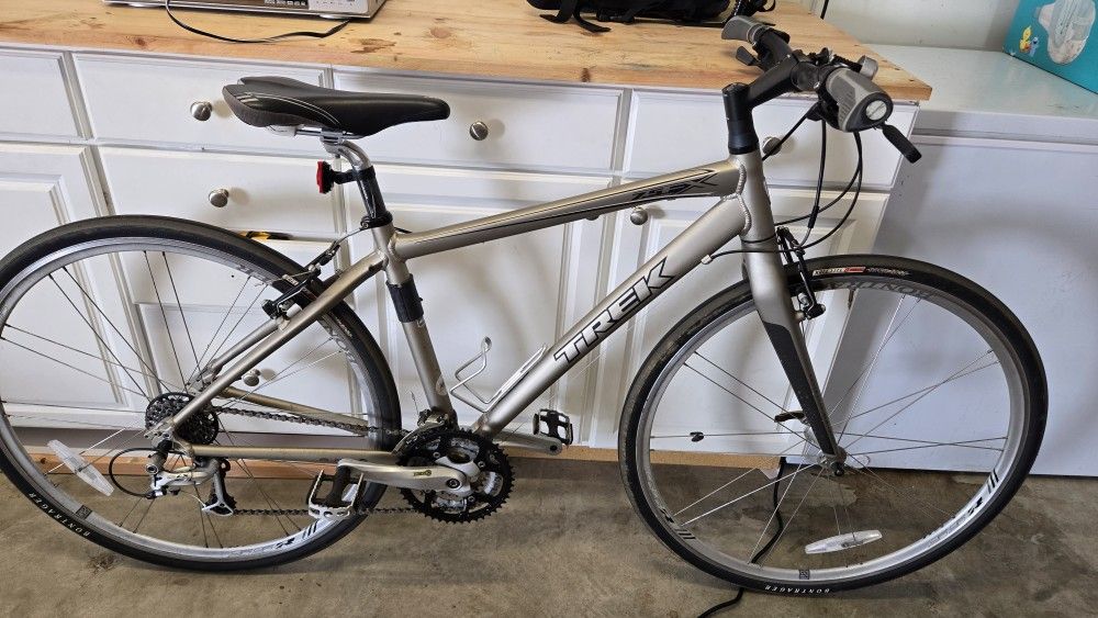 TREK BIKE 17.5"