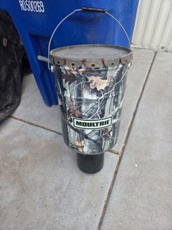 Moultrie  Wildlife feeder