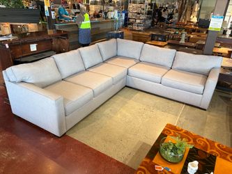 LIVING SPACES Mathers Oyster Grey Fabric L-Shaped Sectional