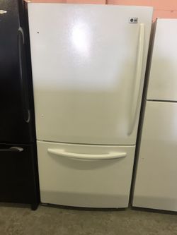 LG White Refrigerator With Freezer on Bottom