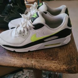 Nike Yezzy Addidas Puma Jordans 