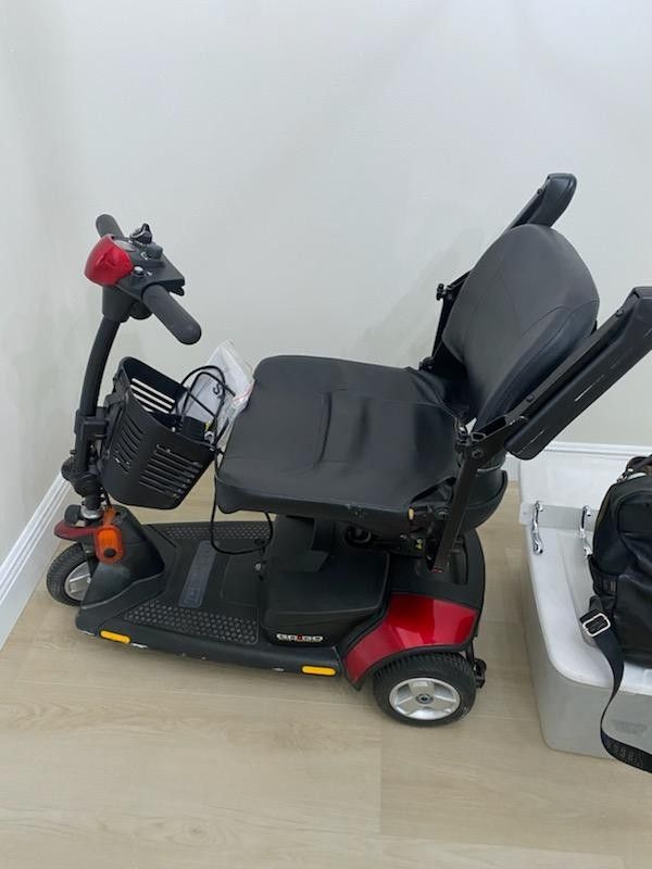 Pride Go Go Elite Traveller 3 Wheel Scooter - Brand New Battery! - Airline Approved