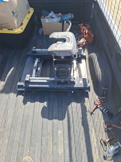 Curt A20 fifth wheel tow hitch and base