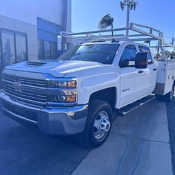 2017 Chevrolet Silverado 3500 HD Crew Cab & Chassis