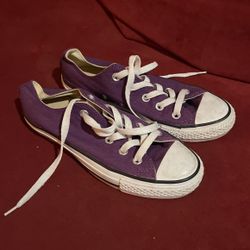Converse Woman’s 6 Men’s 4 