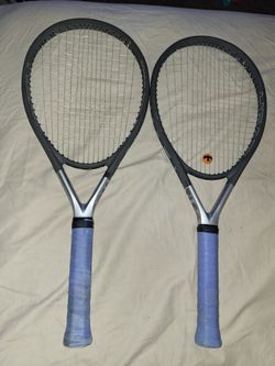2 Head Ti.S6 Titanium tennis racquet, featuring a black frame with visible "Titanium Tennis" and "Ti.S6" lettering across the graphite-titanium compos