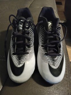 soccer cleats size 6Y