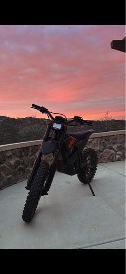 Strike 60v like new  less than 40 miles