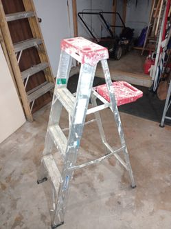3 step ladder with paint tray