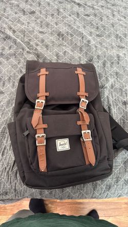 Hershel leather strap bag