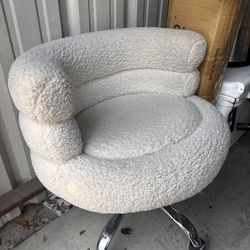 Fluffy white chair