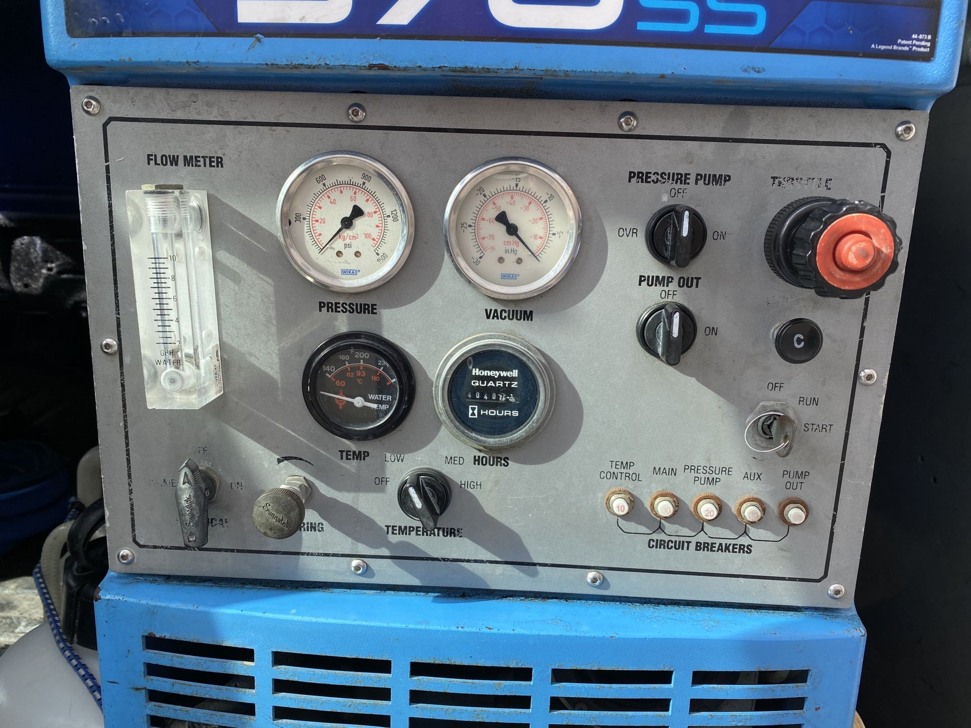 Sapphire Scientific 370 SS Carpet Cleaning Truckmount for sale. Recently serviced with new blower and pump oil and belts. RUNS LIKE A TOP! -Come