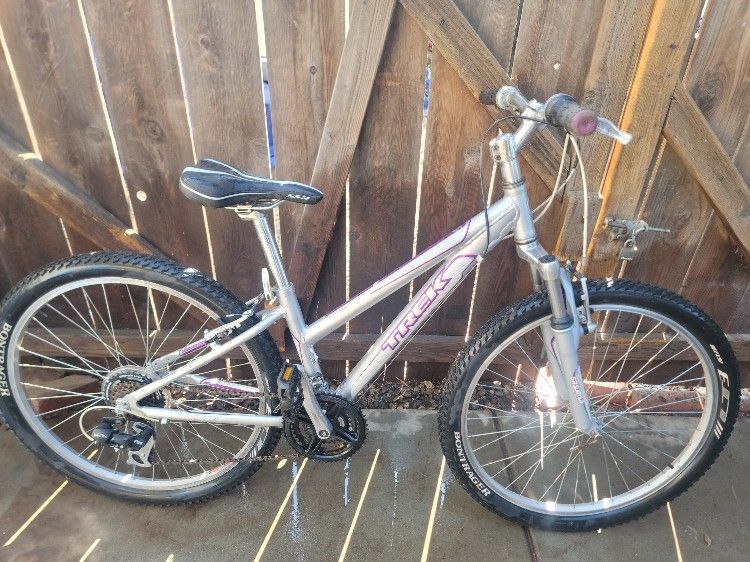 Trek Skye 21 Speed Girls Mountain Bike