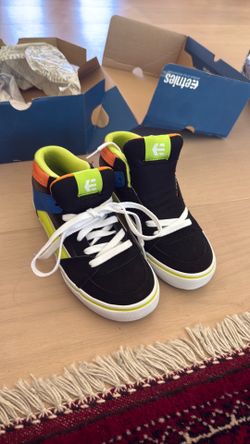 Kids Etnies size 4