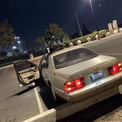 1996 Lexus LS 400