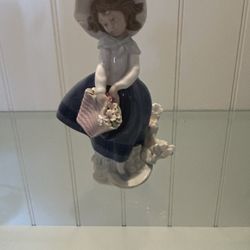 Lladro Figurine Pretty Pickings 