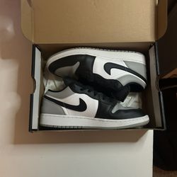 Air Jordan One Low Shadow Toe Youth Seven