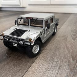 Diecast 1/18 Scale Silver Hummer hard Top Maisto 1998 