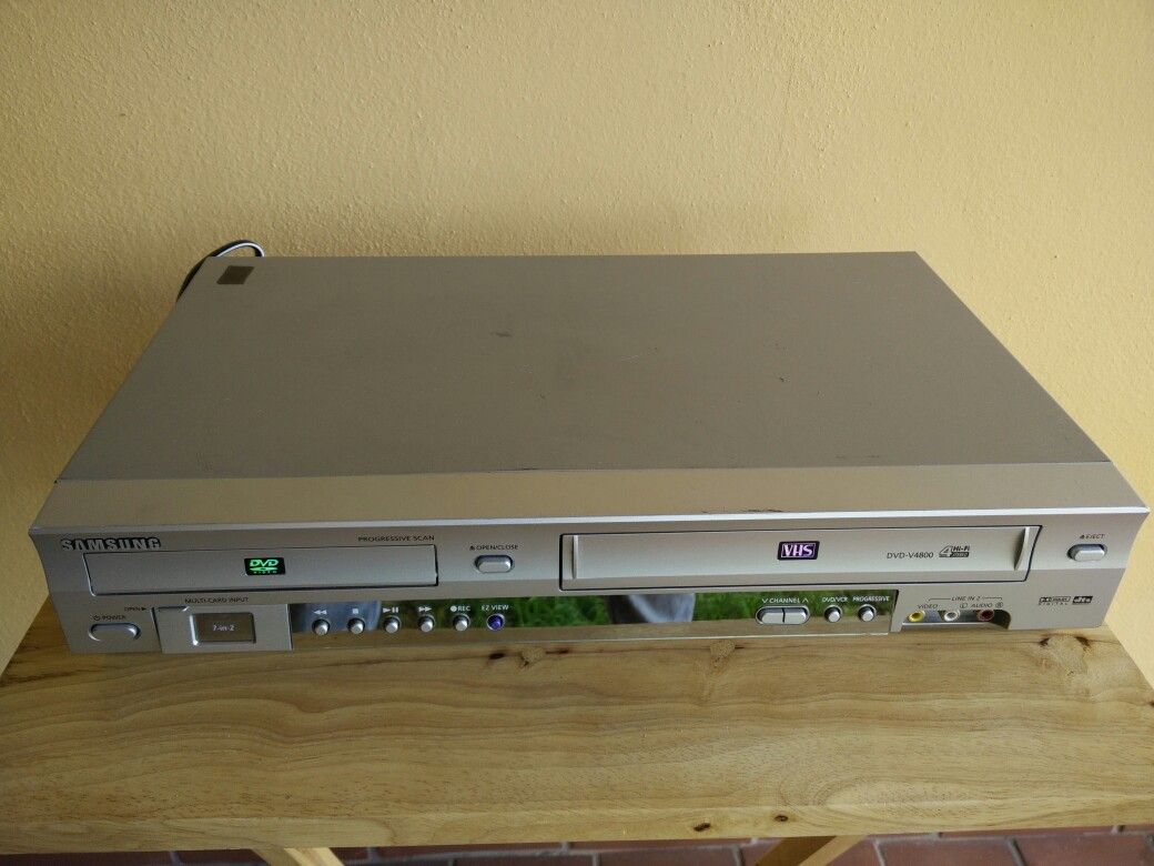 Dvd/vhs combo player..works perfect