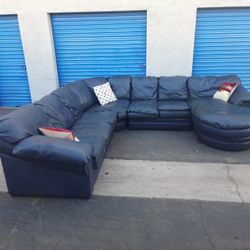 Leather sectional couch 🛋️ blue