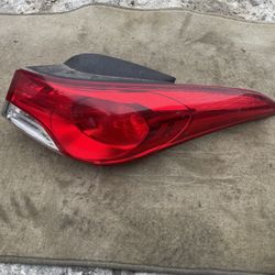 2011–2013 Hyundai Elantra Passenger Side Tail Light OEM