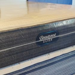 Full sized Beautyrest Silver Mattress (Plush)