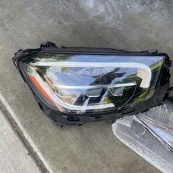 2023 Gla300 Passenger Headlight Assy With New Len Asking $250