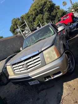 Parting out 2002 Cadillac Escalade parts