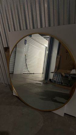 Round Gold Wall Mirror – 30–31”