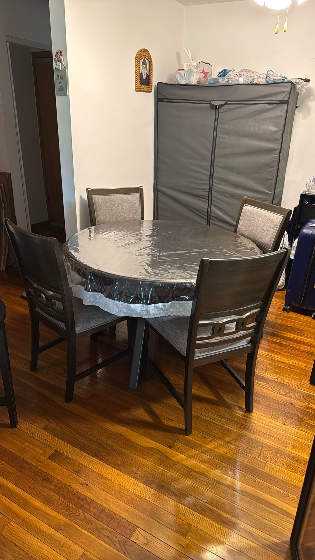 Dining Room Round Table With Four Chair