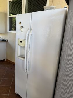 side by side fridge working fine
