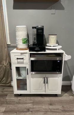 Rolling kitchen island