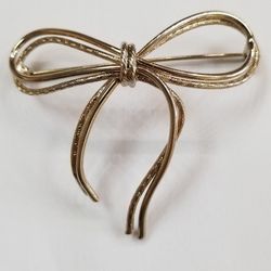 Wire Ribbon Pin