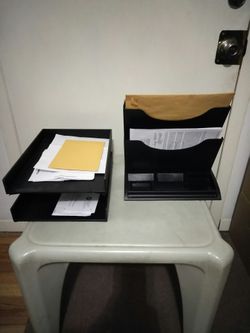 Desk paper organizer in excellent condition