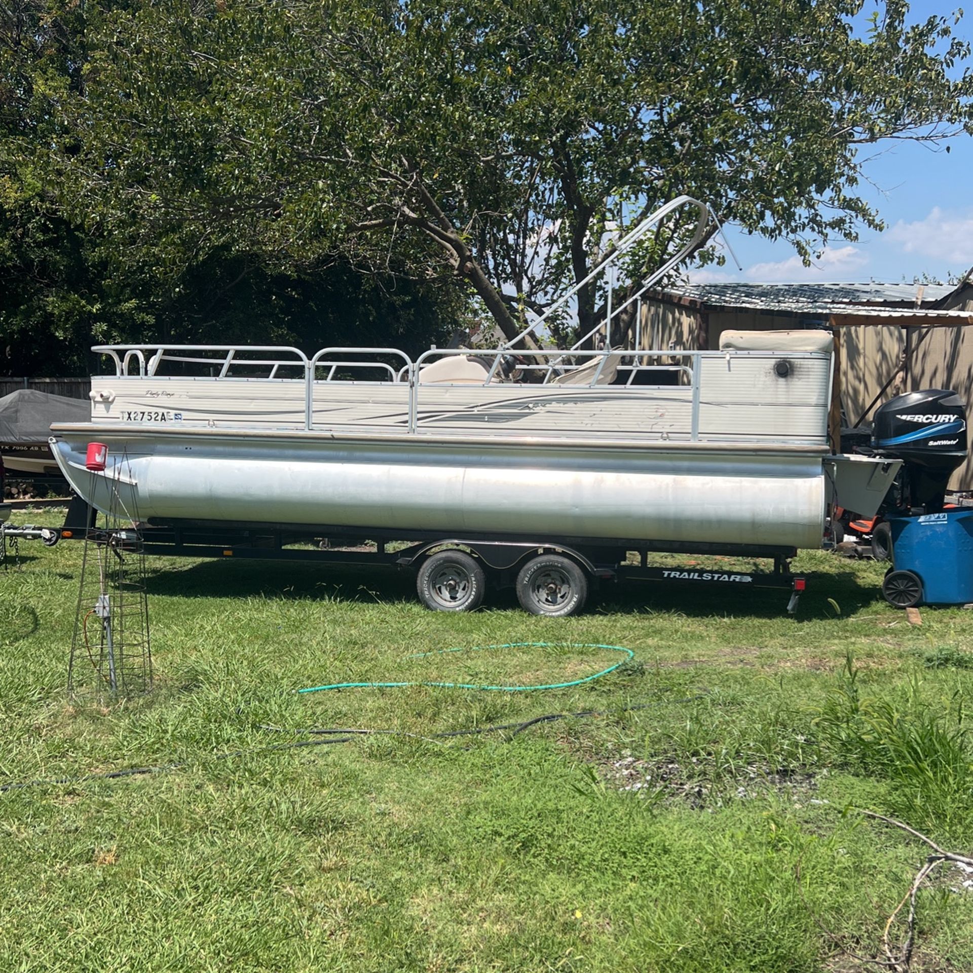 2005 Regency Pontoon Boat