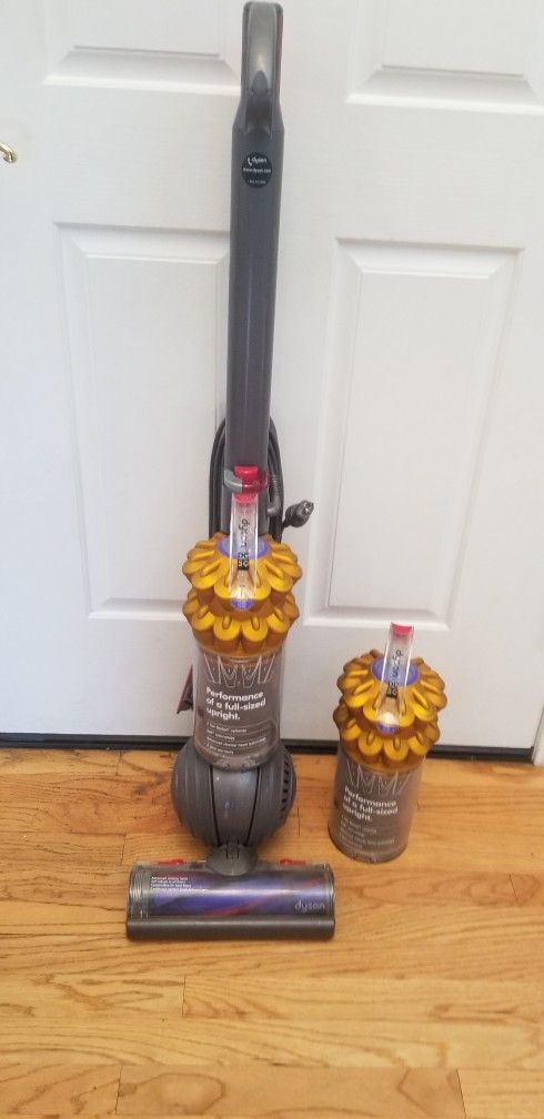 NEW condition Dyson FLOOR VACUUM , WITH ATTACHMENT , AMAZING POWER SUCTION , WORKS EXCELLENT ,