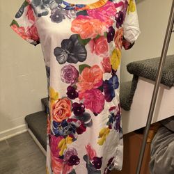 Beautiful floral dress/tunic. Size large 