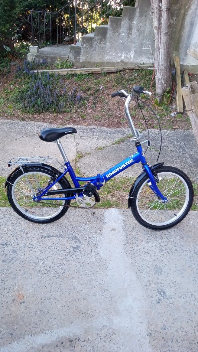 Folding Bike In NEW CONDITION READY TO RIDE NEEDS NOTHING NEW!!!