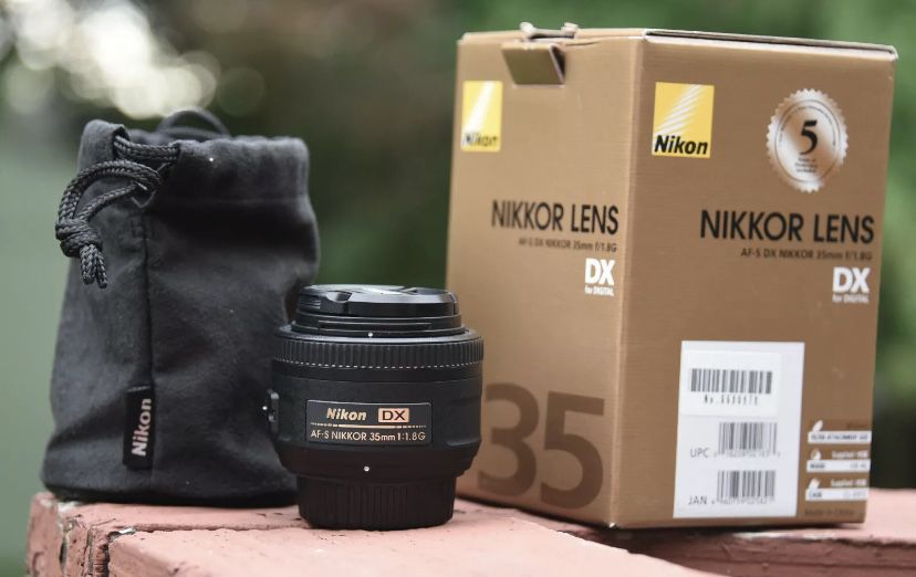Nikon NIKKOR 35mm f1.8G AF-S DX Lens for DSLR Cameras - Mint