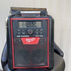 Milwaukee M18 Lithium-Ion Cordless Jobsite Radio/Charger
