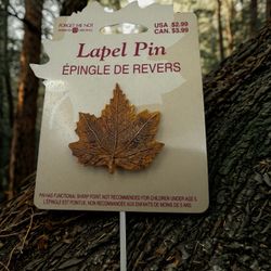Vintage American Greetings Fall Autumn Maple Leaf Lapel Brooch / Pin *New
