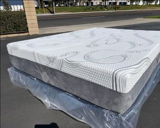 Queen Organic Cool Gel Memory Foam!!