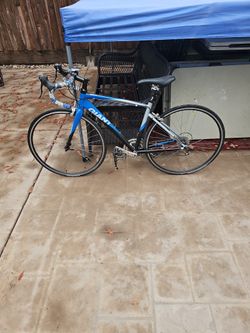 GIANT DEFY BIKE