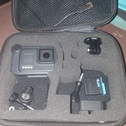 GO PRO 10 with Accessories & Case