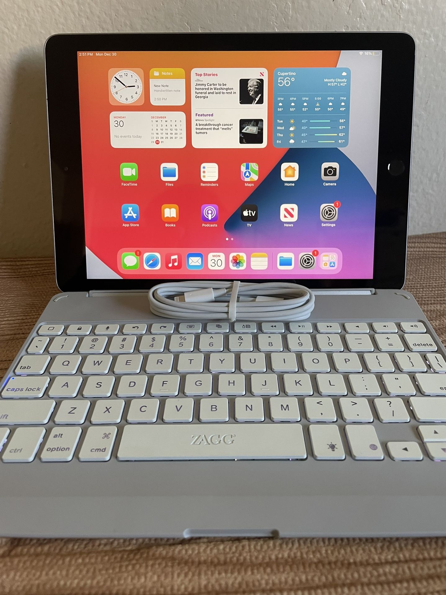 Apple iPad 5th Generation 32GB with Zagg Keyboard and Cable 