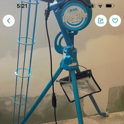 Jugs F-Lite Pitching Machine With Feeder And +40 Balls